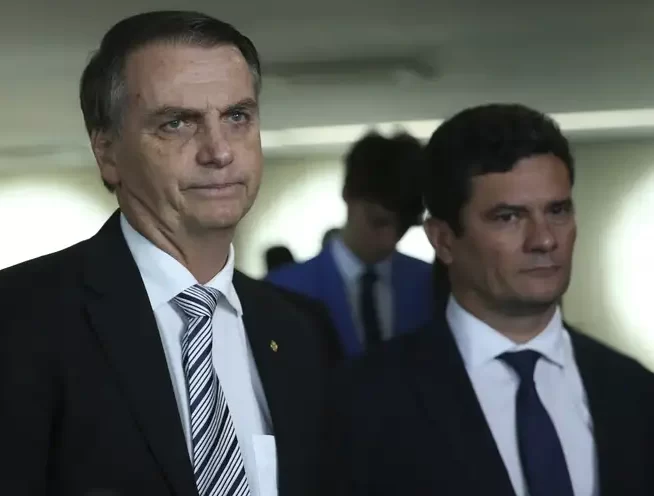 Imagem Ilustrando a Notícia: Bolsonaro teria pedido para PL desistir de ação que pode cassar mandato de Moro