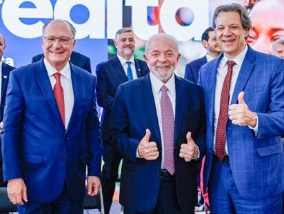Imagem Ilustrando a Notícia: Lula pede maior presença dos ministros nas negociações políticas com o Congresso