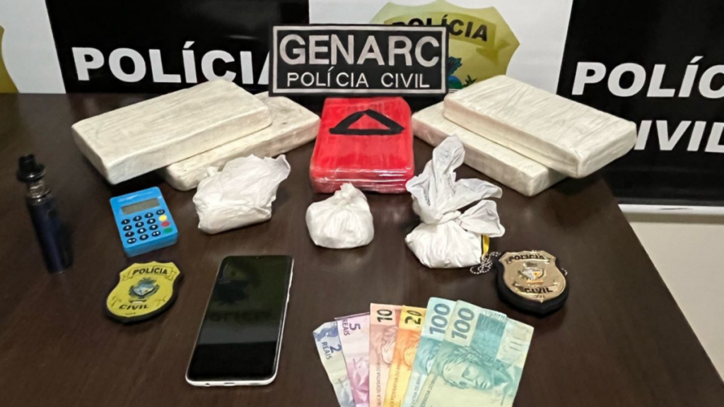 Imagem Ilustrando a Notícia: Suspeito de tráfico  é preso, polícia apreende R$ 350 mil em drogas em Goianésia