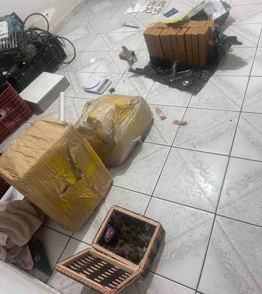 Imagem Ilustrando a Notícia: Polícia Civil apreende 60kg de drogas em uma casa de Anápolis