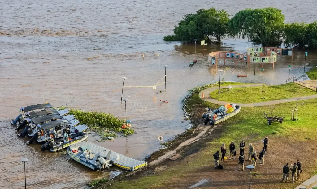 Imagem Ilustrando a Notícia: Chuvas no RS deixam 154 mortos e mais de 618 mil pessoas fora de casa