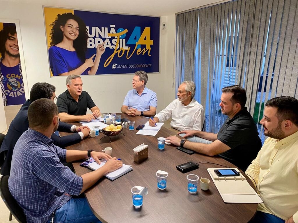 Imagem Ilustrando a Notícia: Francisco Júnior quer entregar plano de governo de Mabel até julho