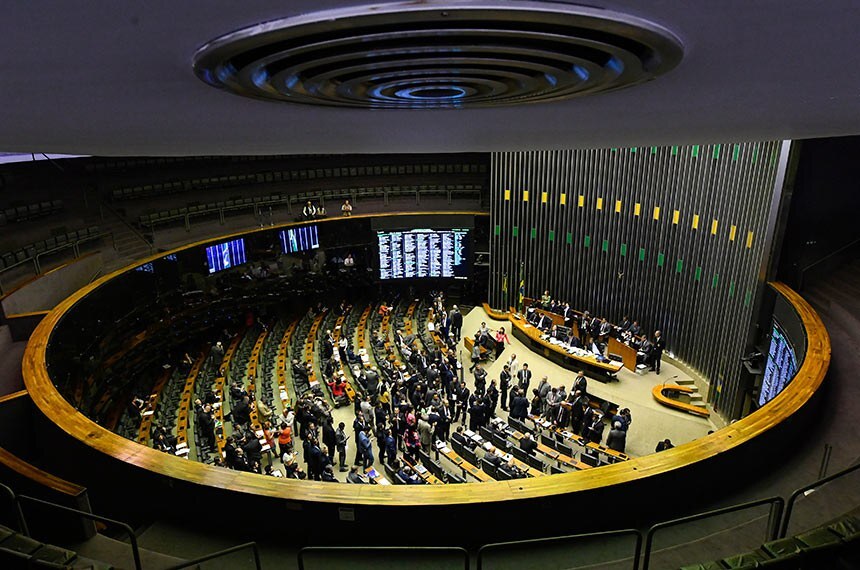 Imagem Ilustrando a Notícia: Parlamentares goianos ficam de fora de grupo da reforma tributária