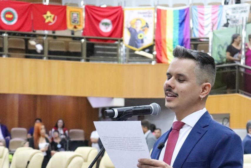 Imagem Ilustrando a Notícia: Vereador de Goiânia, Fabrício Rosa, apresenta PL que incentiva contratação de pessoas LGBTQIA+