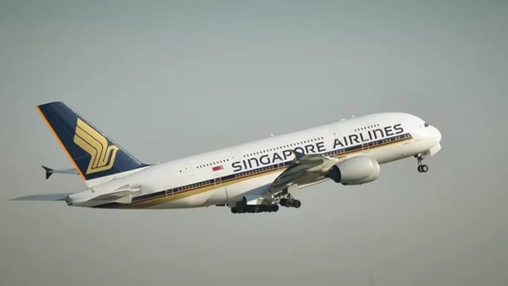 Imagem Ilustrando a Notícia: Uma pessoa morre após turbulência em voo para Singapura