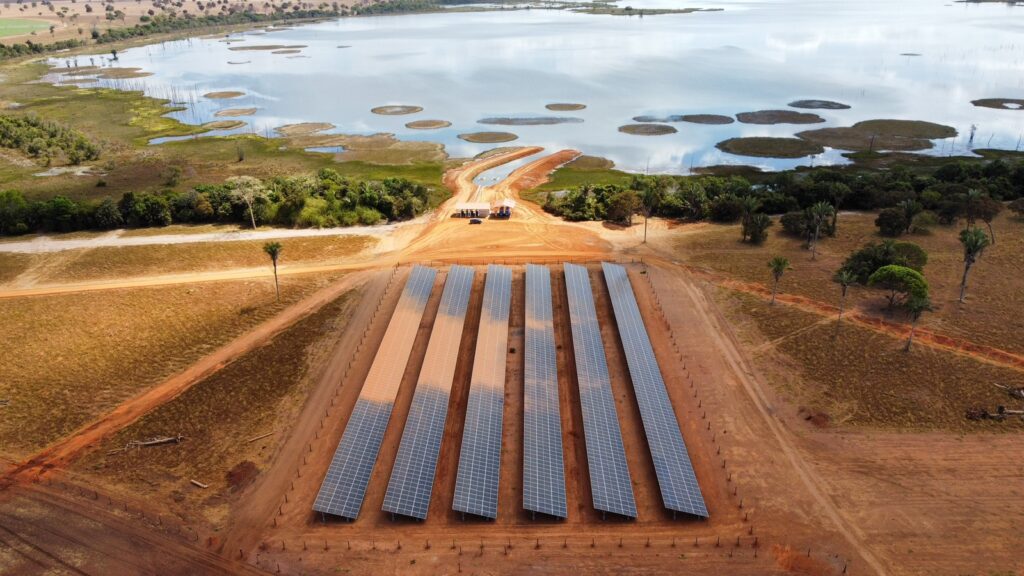 Imagem Ilustrando a Notícia: Consumo de energia gerada por usinas solares atinge 136 mil residências