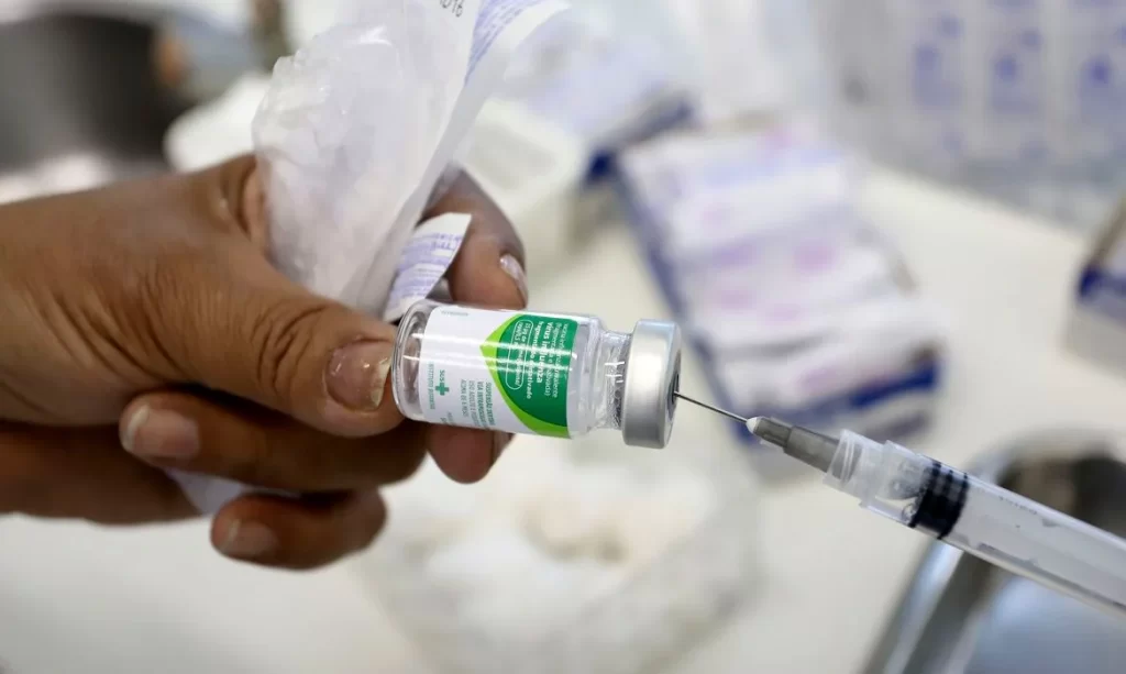 Imagem Ilustrando a Notícia: Goiás recebe dose de esperança com nova vacina contra COVID-19