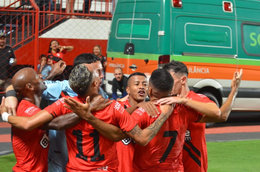 Imagem Ilustrando a Notícia: Atlético-GO vence Brusque por 4 a 2 e avança às oitavas de final da Copa do Brasil