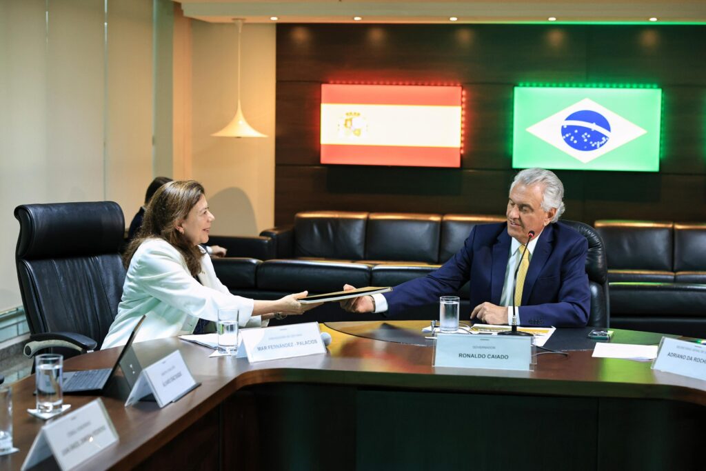Imagem Ilustrando a Notícia: Caiado recebe embaixadora da Espanha em visita a Goiás