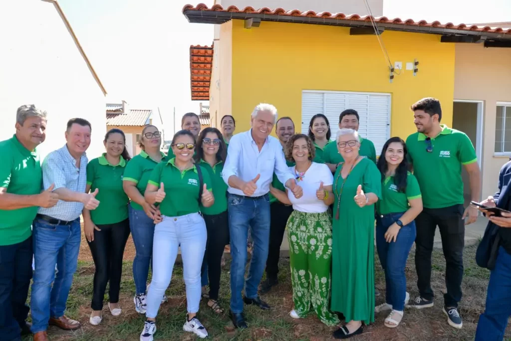 Imagem Ilustrando a Notícia: Jussara e Buriti de Goiás recebem casas a custo zero