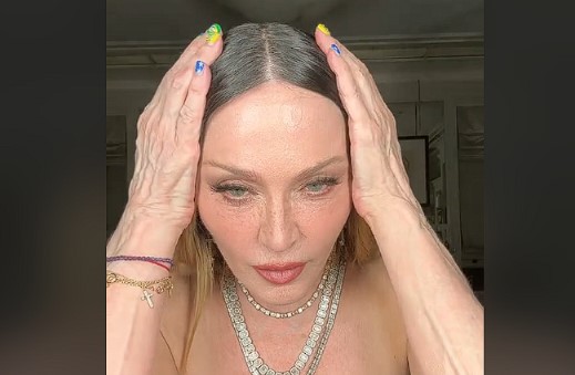 Imagem Ilustrando a Notícia: Madonna grava vídeo com as unhas pintadas da cor do Brasil; confira