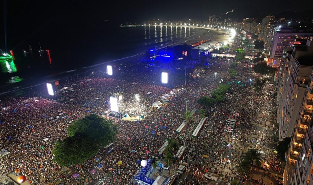 Imagem Ilustrando a Notícia: Madonna leva multidão a Copacabana em megashow histórico