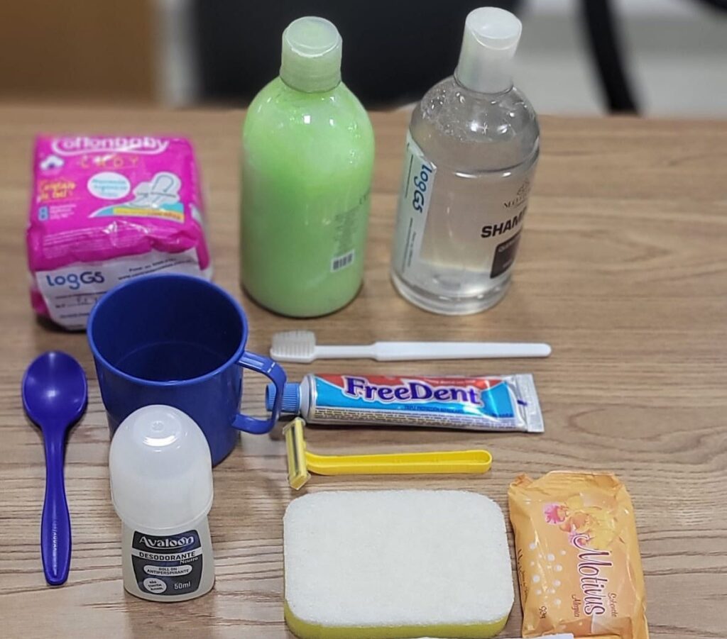 Imagem Ilustrando a Notícia: Polícia Penal de Goiás inicia distribuição de kits de higiene pessoal aos custodiados