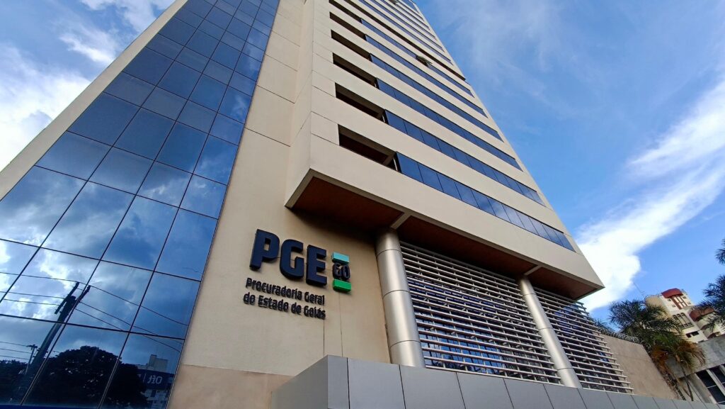 Imagem Ilustrando a Notícia: PGE-GO publica edital de concurso público para procurador do Estado com salário de R$ 39 mil