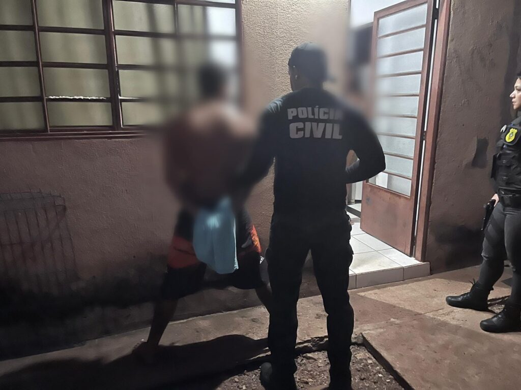 Imagem Ilustrando a Notícia: Polícia Civil prende cinco suspeitos de criar mais de 400 números para golpes em Anápolis