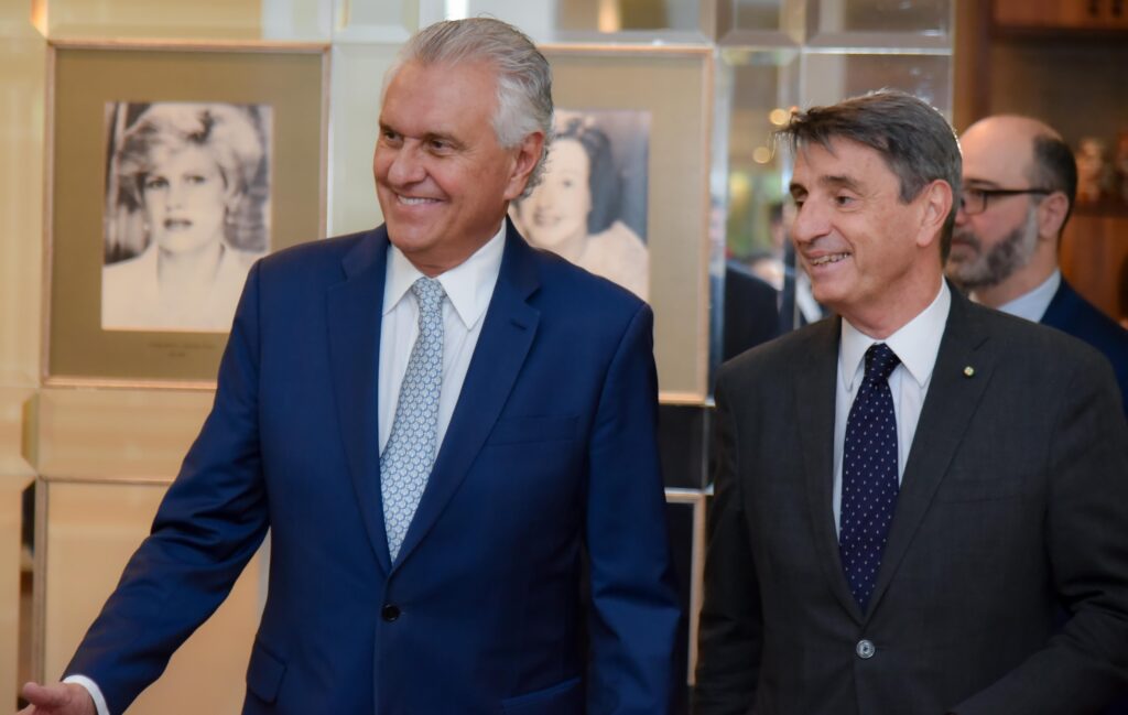 Imagem Ilustrando a Notícia: Embaixador da Itália faz tour por poderes em Goiás