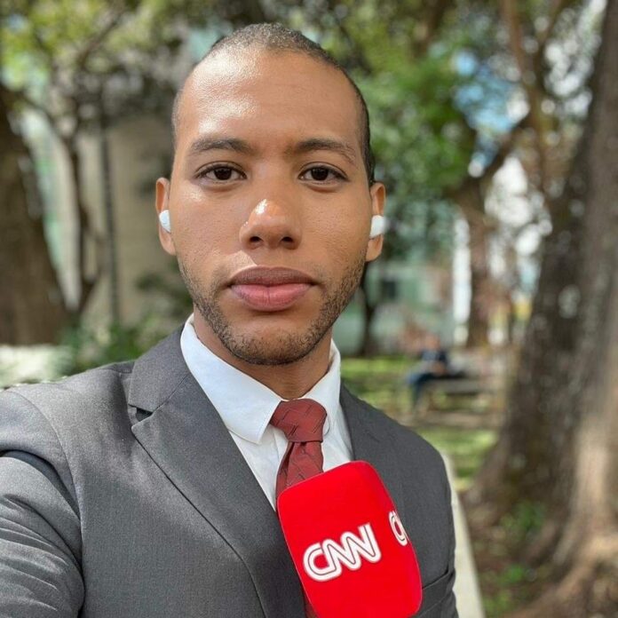 Imagem Ilustrando a Notícia: Comprometido, repórter da CNN cai do 3º andar de prédio após traição