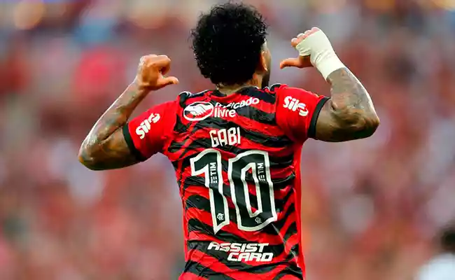 Imagem Ilustrando a Notícia: Gabigol perde camisa 10 do Flamengo após vazamento de foto