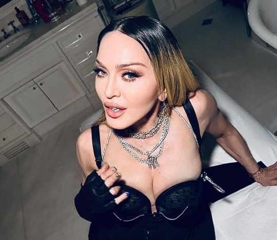 Imagem Ilustrando a Notícia: Madonna recebe processo por nudez durante show da ‘Celebration Tour’