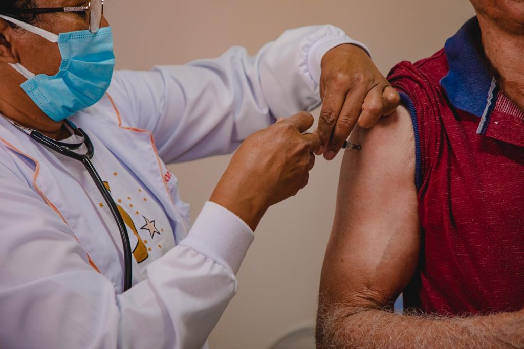Imagem Ilustrando a Notícia: Nova vacina contra Covid-19 está disponível em todas as unidades básicas de saúde de Anápolis