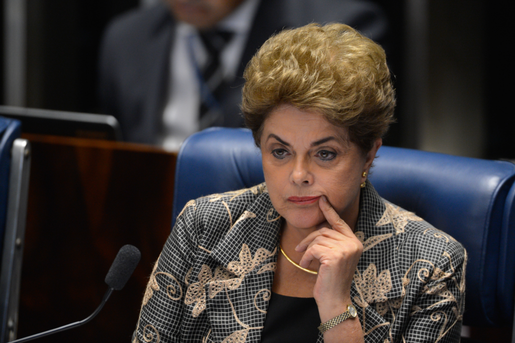 Imagem Ilustrando a Notícia: PSDB produz documento sobre 8 anos do afastamento de Dilma