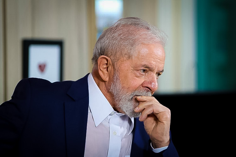 Imagem Ilustrando a Notícia: Pesquisa aponta que 55% dos brasileiros não querem Lula de volta em 2026