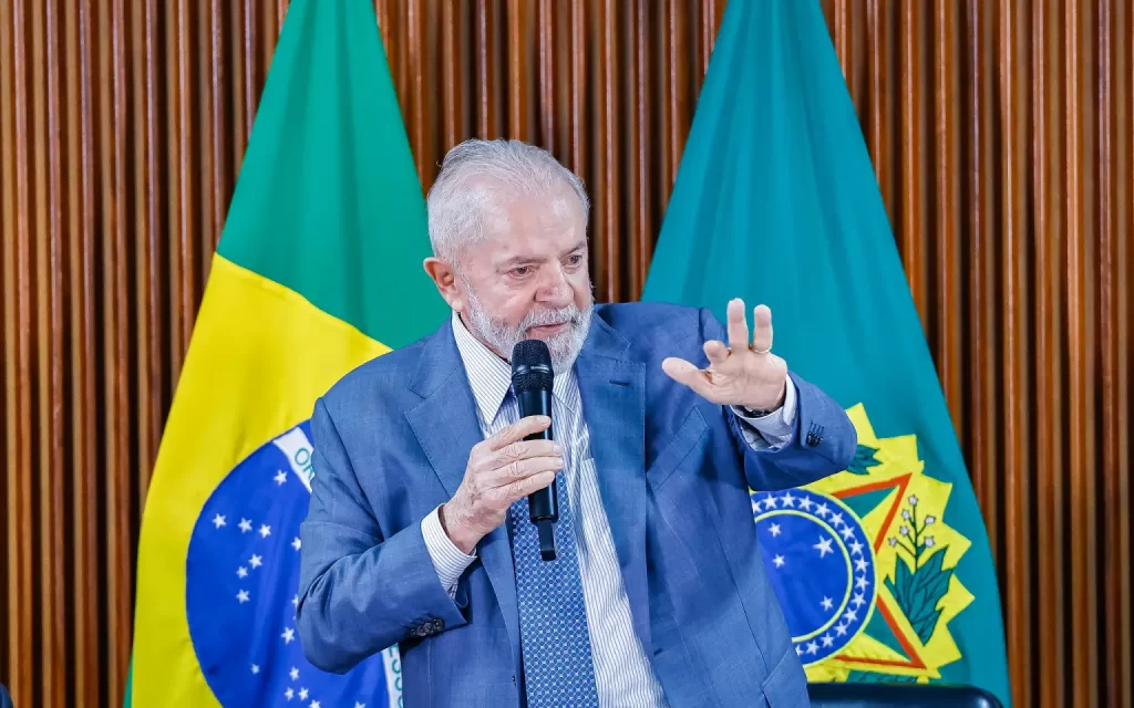 Imagem Ilustrando a Notícia: Lula fala em negociação, mas diz que tendência é vetar imposto