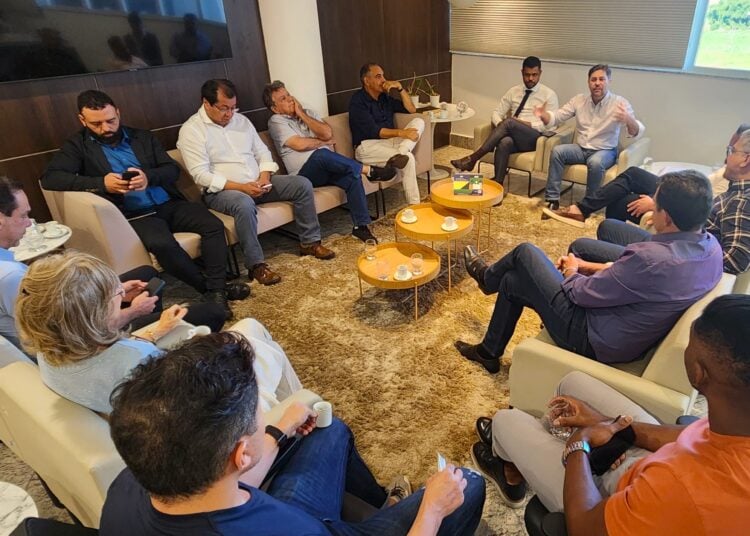 Imagem Ilustrando a Notícia: Empresários da 44 participam de reunião com Bruno Peixoto