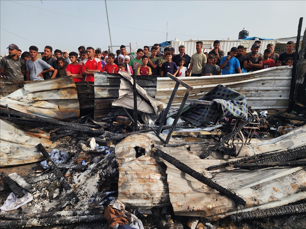 Imagem Ilustrando a Notícia: Israel bombardeia Rafah, último refúgio de palestinos em Gaza