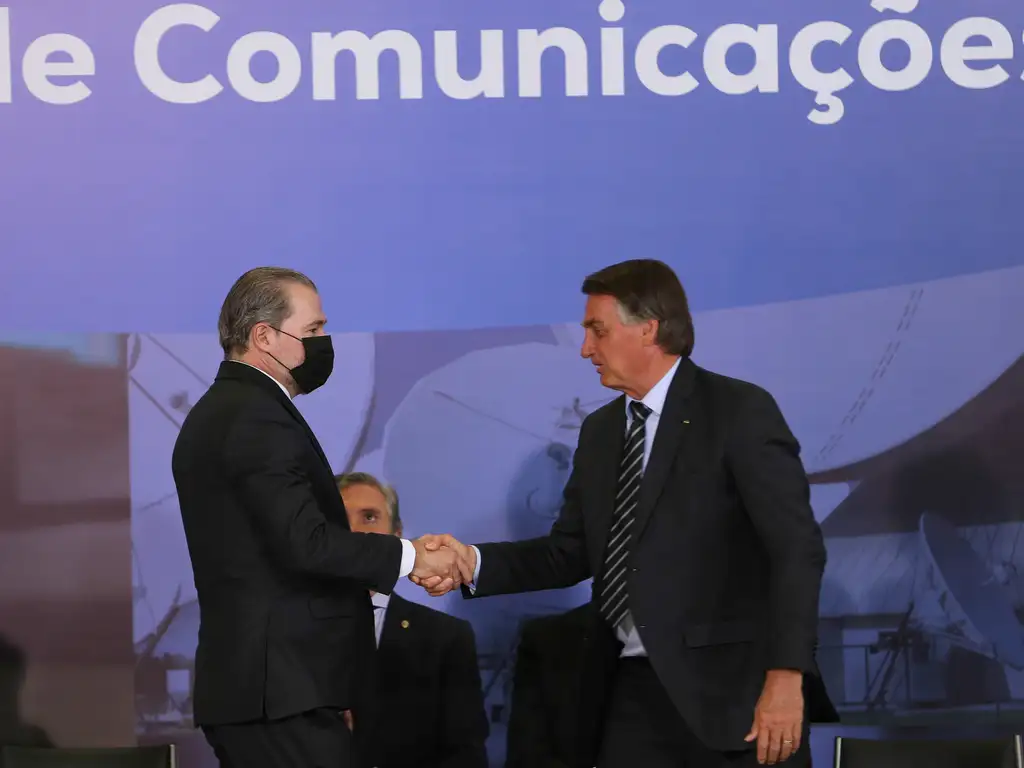 Imagem Ilustrando a Notícia: Toffoli nega recurso a Bolsonaro por propaganda irregular