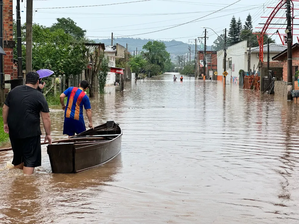 Imagem Ilustrando a Notícia: Tempestades e enchentes já podem ter deixado mais de 100 mortes no Rio Grande do Sul