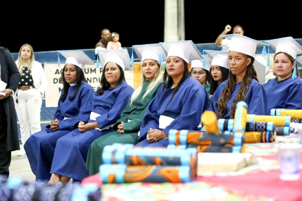 Imagem Ilustrando a Notícia: Projeto Mulheres Mil entrega certificado de qualificação para 30 mulheres