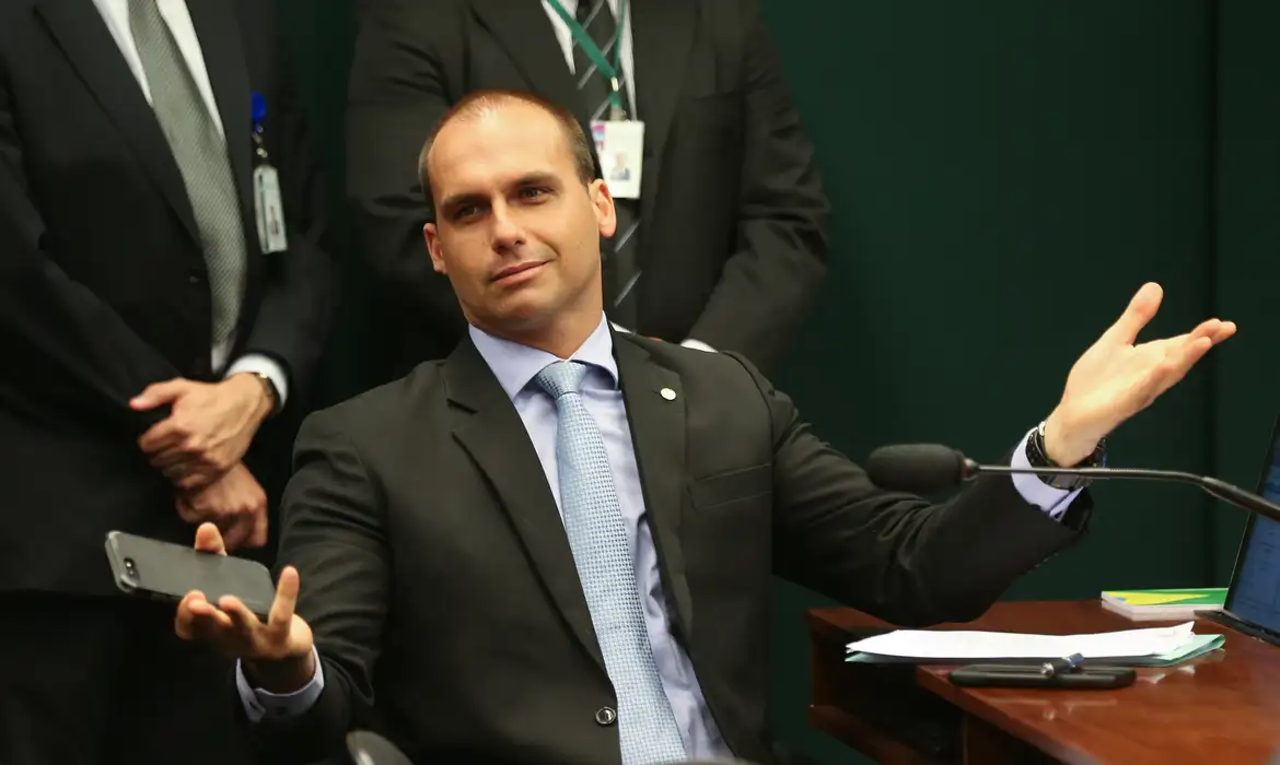 Eduardo Bolsonaro compara Lula a Hitler após critícas ao PL do aborto