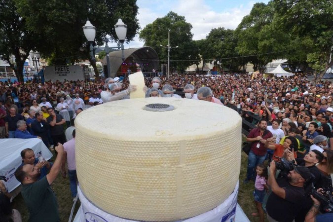 Imagem Ilustrando a Notícia: Cidade mineira bate o recorde de maiores queijo e doce de leite de mundo