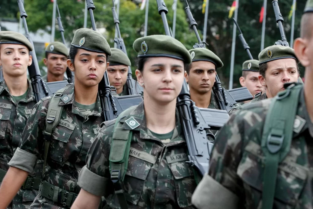 Imagem Ilustrando a Notícia: Pela primeira vez, mulheres podem se alistar nas Forças Armadas