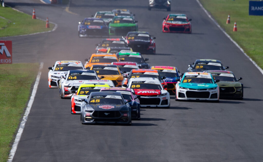 Imagem Ilustrando a Notícia: Autódromo Potenza recebe a quarta etapa da NASCAR Brasil