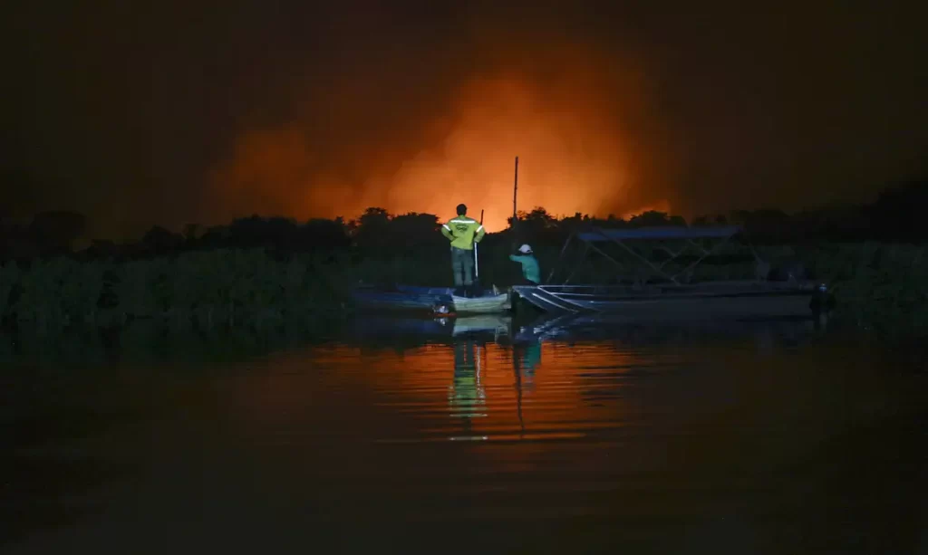 Imagem Ilustrando a Notícia: Governo instala sala de crise para queimadas e seca no país