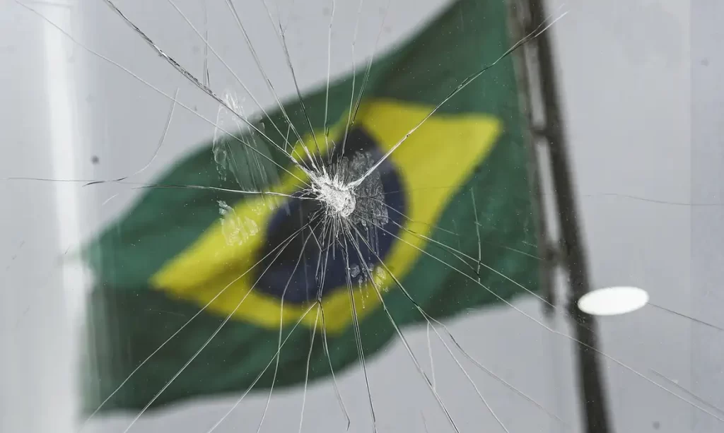 Imagem Ilustrando a Notícia: Brasil solicita extradição de brasileiros envolvidos em atos golpistas na Argentina