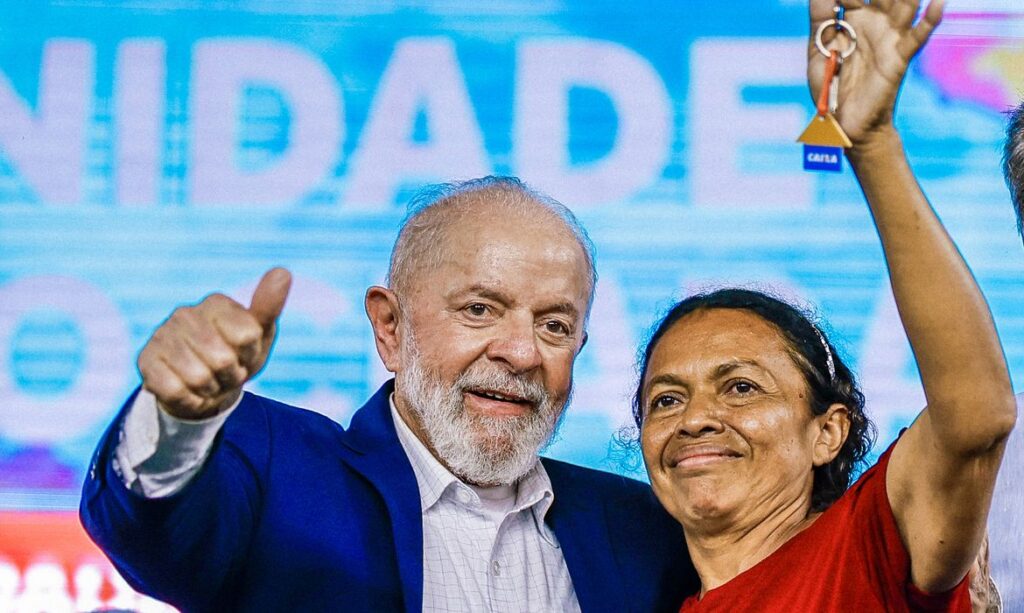 Imagem Ilustrando a Notícia: Lula anuncia R$ 194 milhões para construção de 1,3 mil casas no Piauí