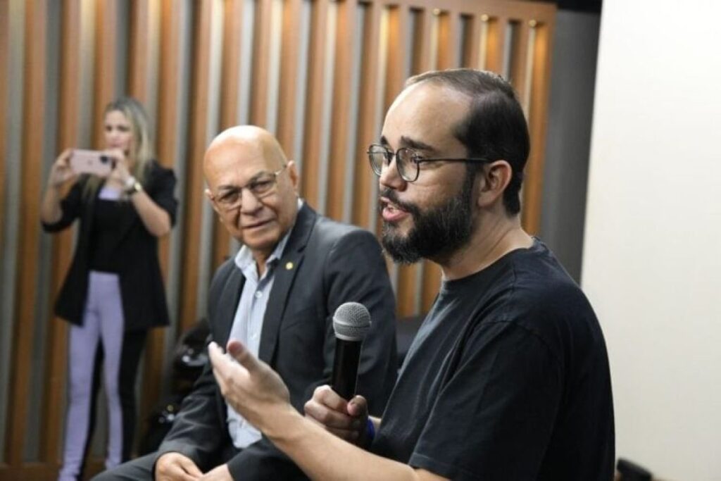 Imagem Ilustrando a Notícia: Acordo em Aparecida pode devolver Fábio Sousa à Câmara dos Deputados