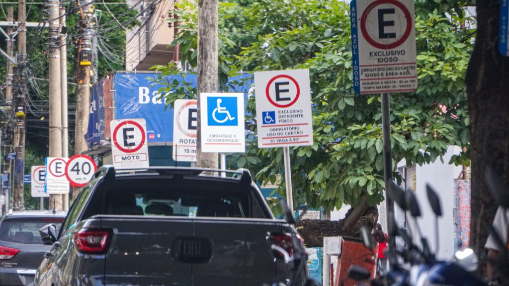 Imagem Ilustrando a Notícia: Multas por estacionamento indevido somam mais de 130 mil em Goiás