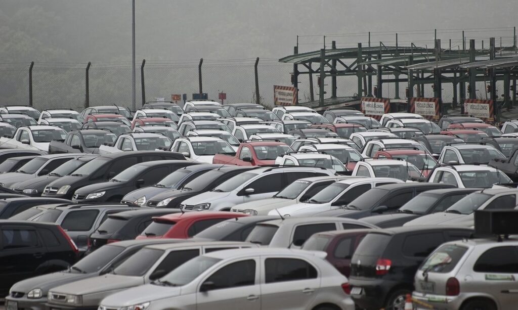 Imagem Ilustrando a Notícia: 44% dos carros populares em Goiás estão com IPVA atrasado, aponta Detran