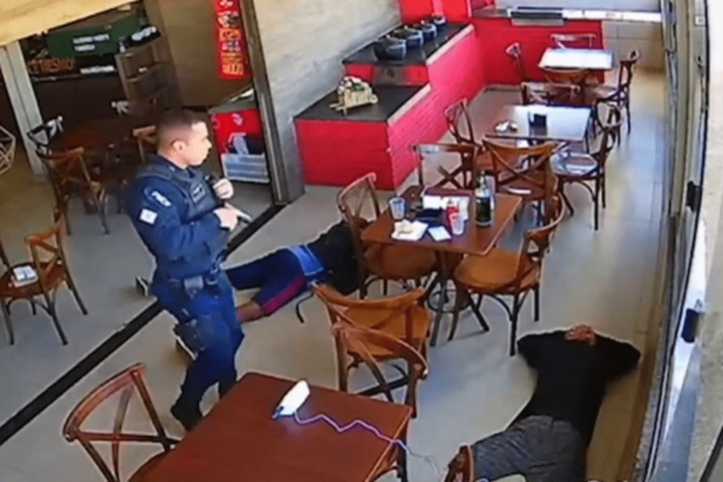 Imagem Ilustrando a Notícia: Dupla é flagrada tomando café em padaria após furtar carro