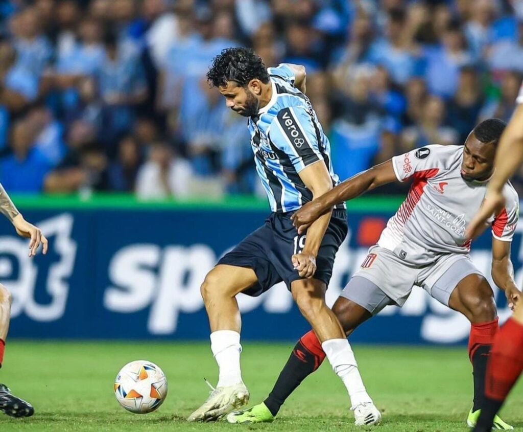 Imagem Ilustrando a Notícia: Libertadores: Grêmio empata com Estudiantes no Couto Pereira