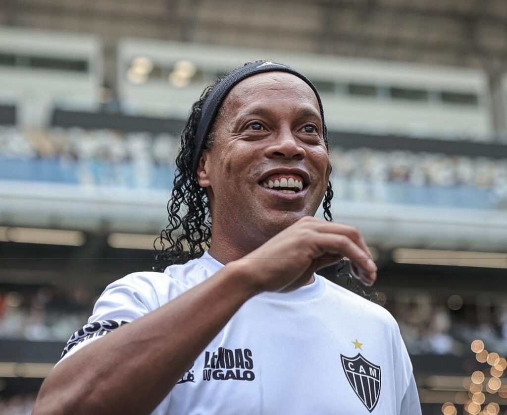 Imagem Ilustrando a Notícia: “Falta garra, alegria. Tudo”, diz Ronaldinho sobre seleção brasileira