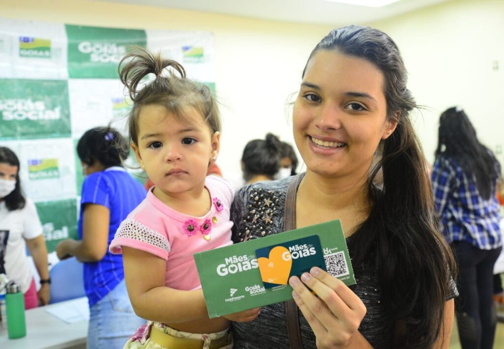 Imagem Ilustrando a Notícia: Aparecida e Governo darão cartões Mães de Goiás e Dignidade