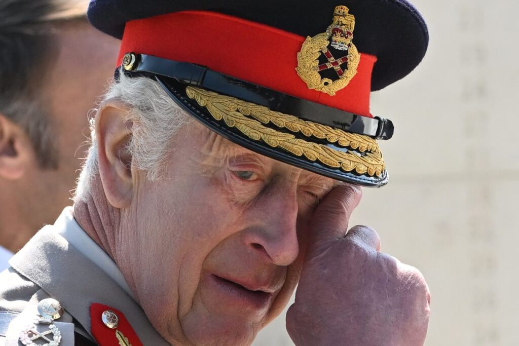 Imagem Ilustrando a Notícia: Rei Charles III chora em primeiro evento internacional após diagnóstico de câncer