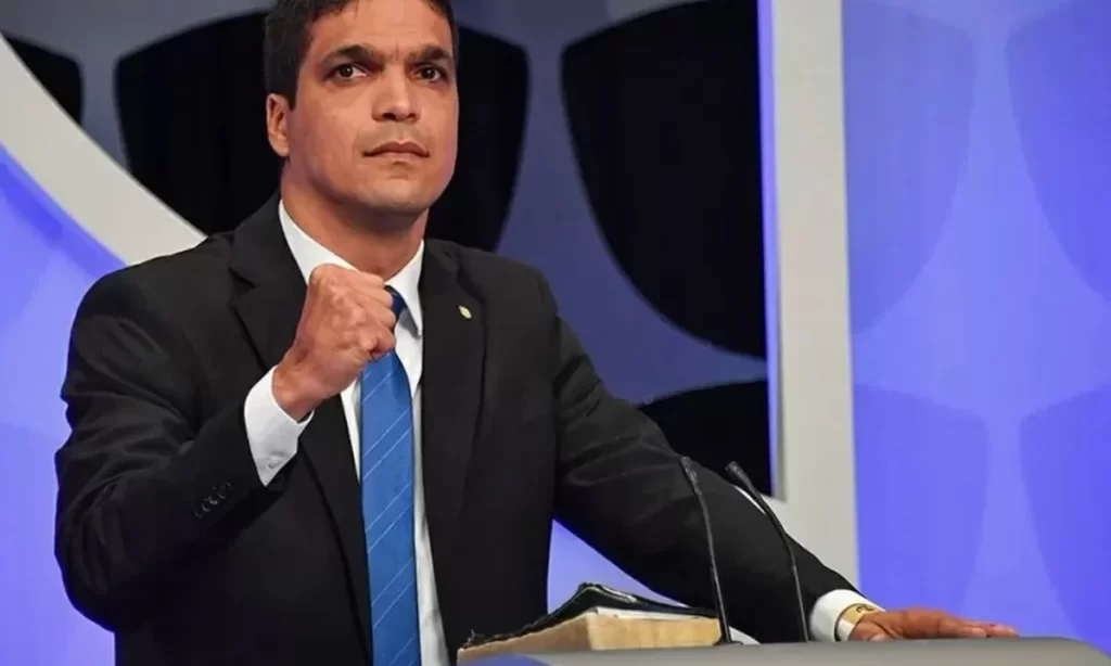 Imagem Ilustrando a Notícia: Cabo Daciolo será candidato à prefeitura do Rio de Janeiro 