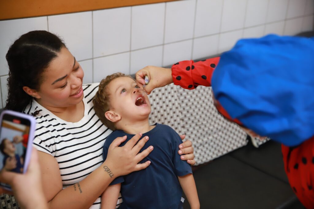 Imagem Ilustrando a Notícia: Aparecida convoca pais e responsáveis para vacinar as crianças contra a Poliomielite
