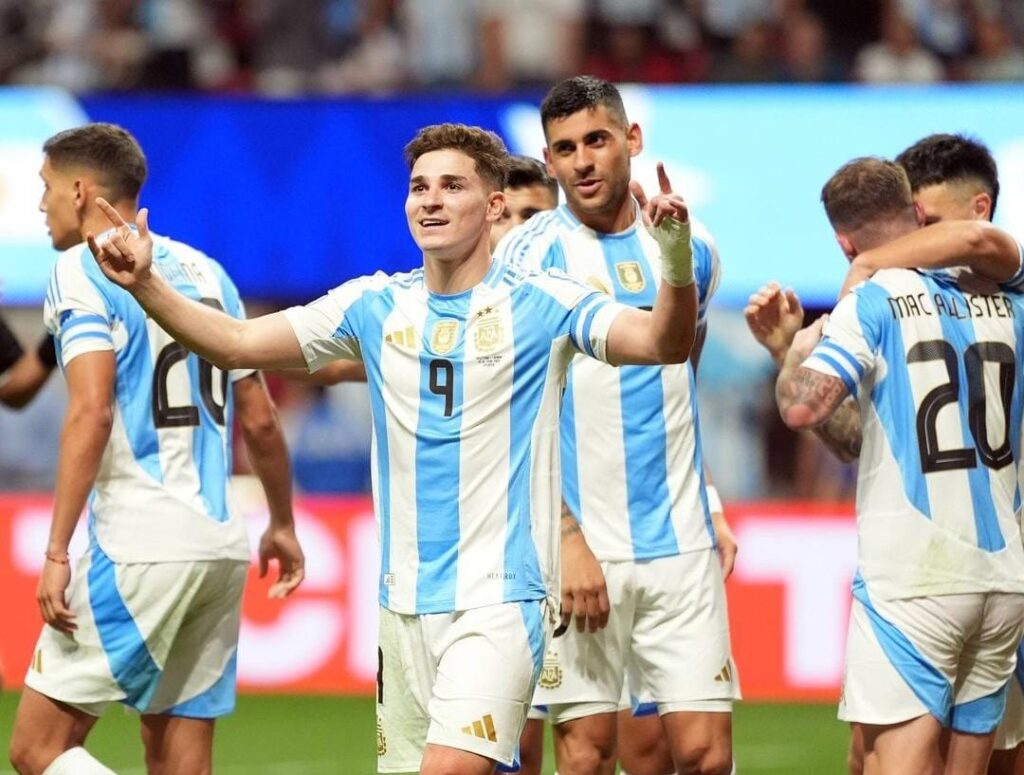 Imagem Ilustrando a Notícia: Argentina supera o Canadá na estreia da Copa América